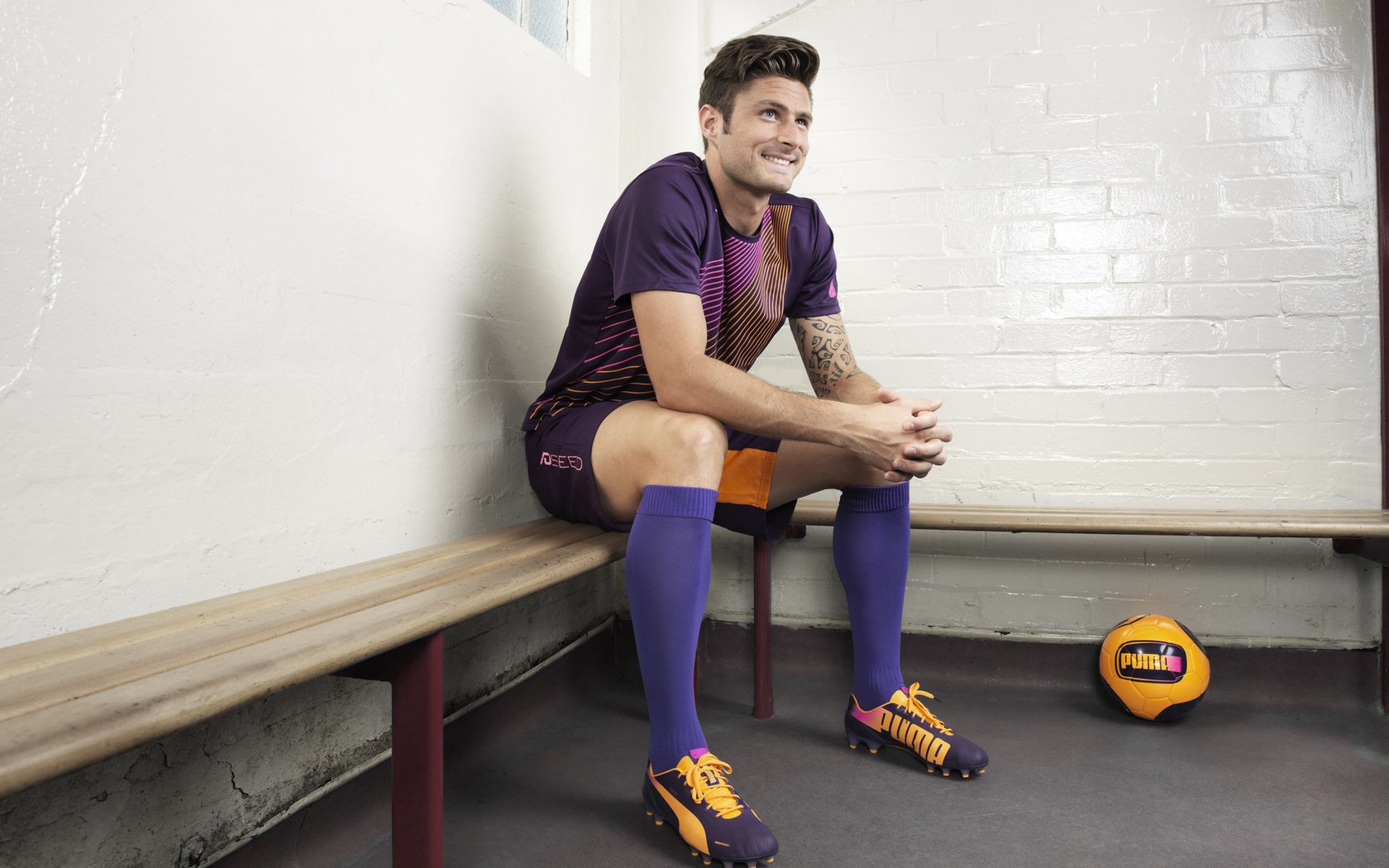 高校橄榄球七人制联赛 速度与对抗点燃校园看台